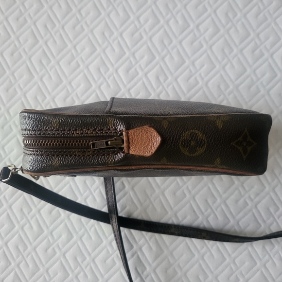 Louis Vuitton Vintage Classic Monogram Danube Small Crossbody Bag - Picture 3 of 12